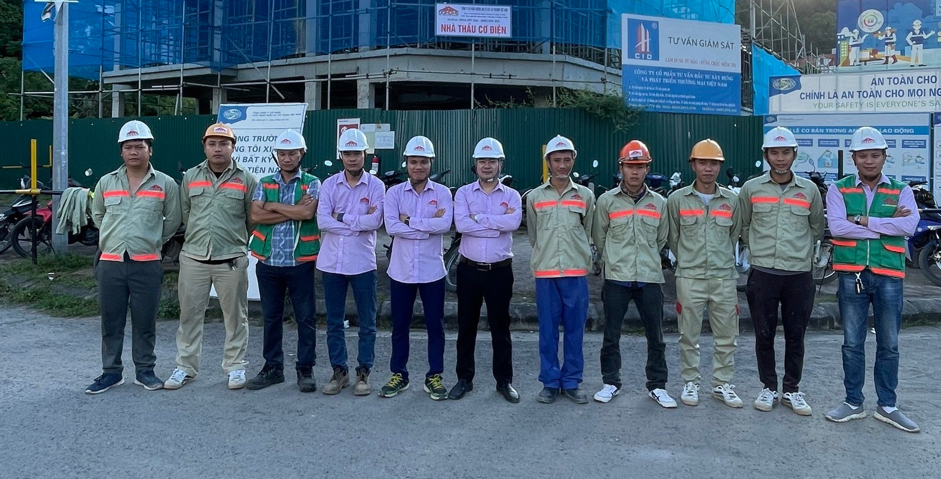 Đội ngũ DOHOME tại công trường, tư liệu từ hồ sơ năng lực